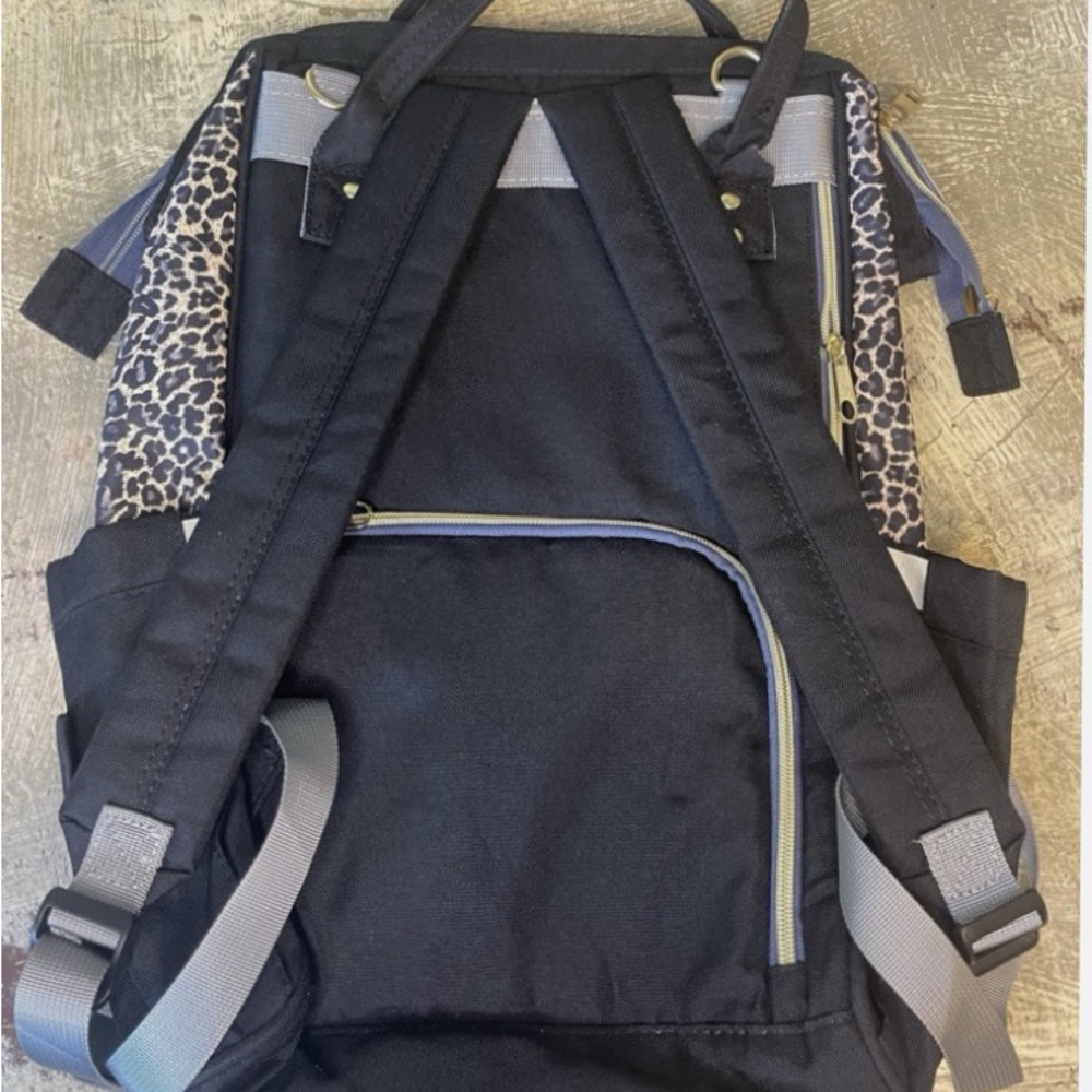 LEQUEEN Diaper bag / Backpack, Black and White Patterned, Sophisticated Design - Picture 8 of 8